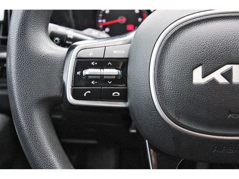 Used 2023 Kia Sorento LX FWD image 19