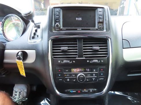 Used 2019 Dodge Grand Caravan GT FWD image 18