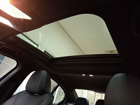 Used 2025 BMW 330i xDrive Sedan w/ M Sport Package image 11