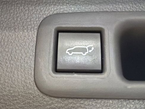 Used 2023 Toyota Highlander XLE FWD image 20