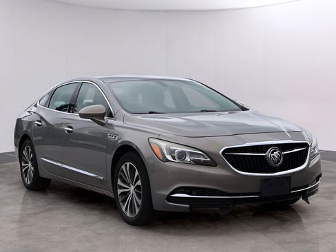 Used 2018 Buick LaCrosse Essence FWD image 3