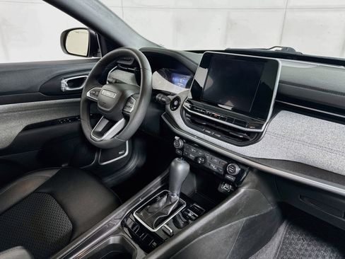 Used 2025 Jeep Compass Latitude w/ Sun & Sound Group AWD/4WD image 28