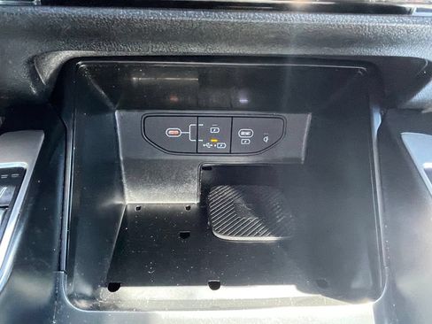 Certified 2025 Kia Sorento S w/ Panoramic Sunroof Package FWD image 19
