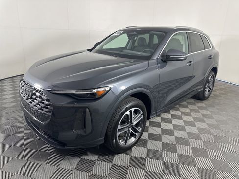 Certified 2025 Audi Q5 Premium Plus w/ Premium Plus image 4