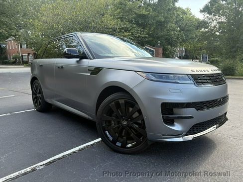 Used 2025 Land Rover Range Rover Sport Dynamic SE AWD/4WD image 2