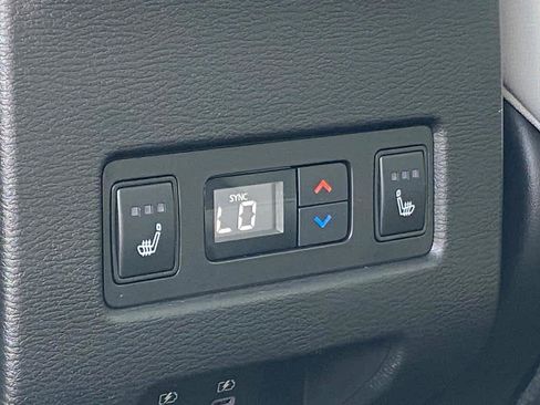 New 2025 Mitsubishi Outlander SEL image 13