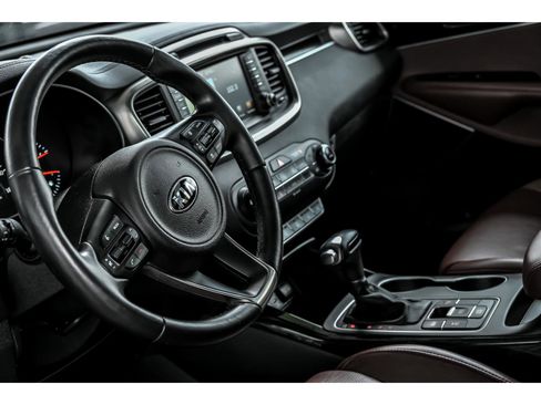 Used 2018 Kia Sorento SX image 15