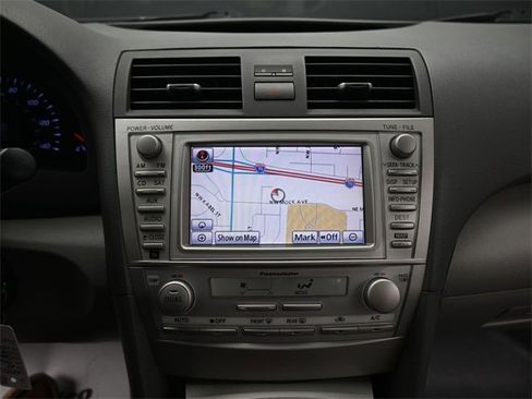 Used 2011 Toyota Camry XLE image 31