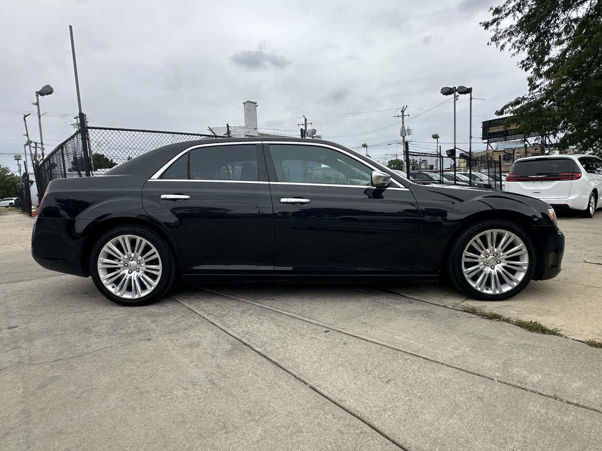 Used 2014 Chrysler 300 C w/ Harman/Kardon Audio Group RWD image 4