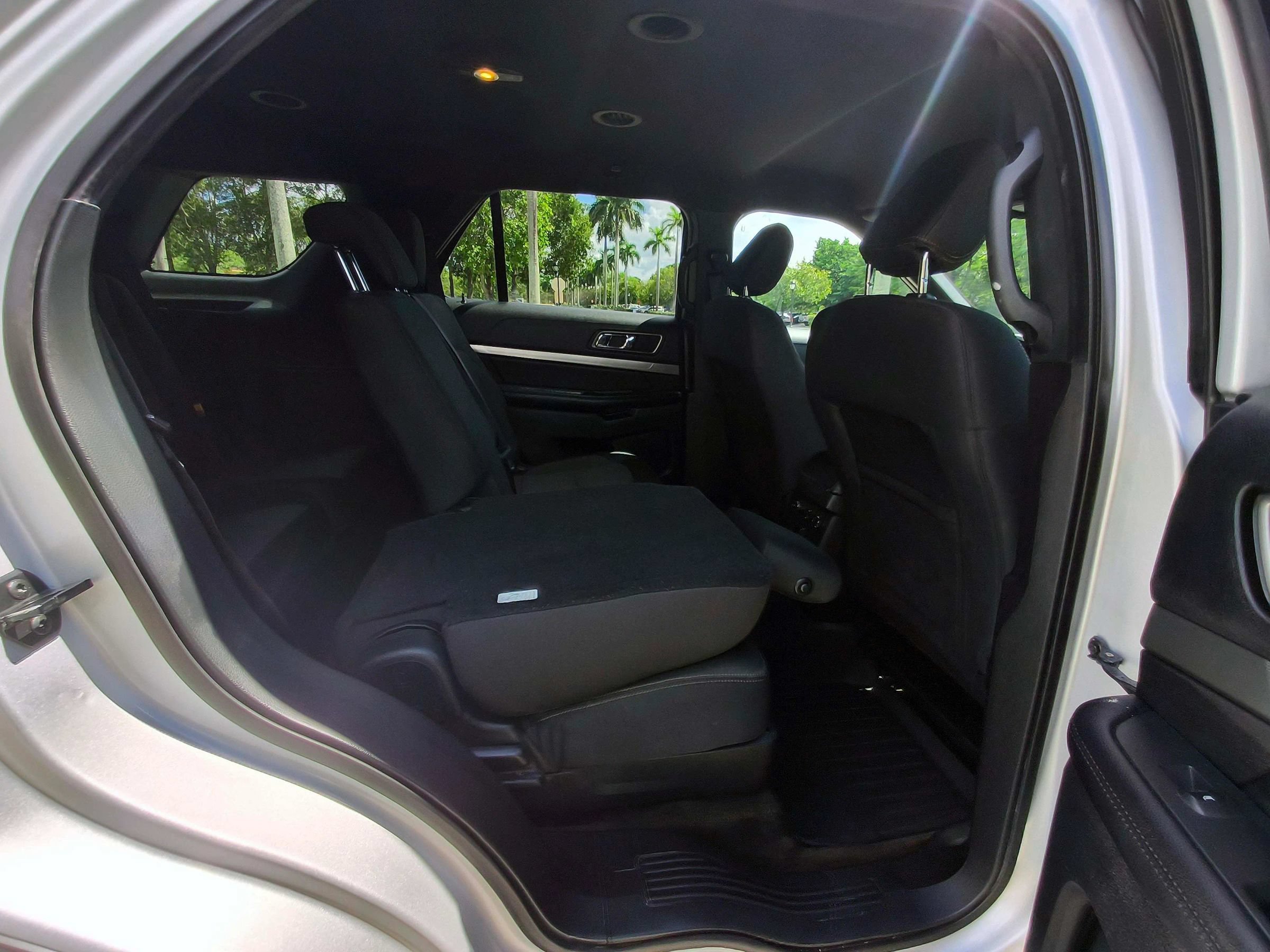 Used 2018 Ford Explorer XLT w/ Equipment Group 201A FWD image 32