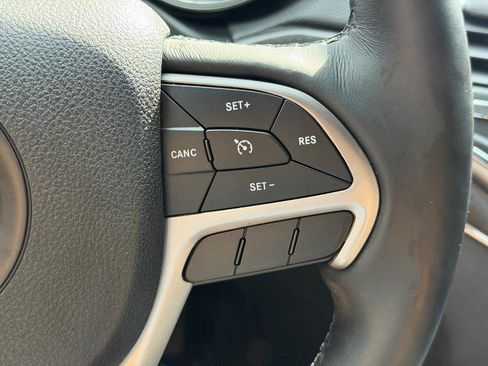 Used 2018 Jeep Grand Cherokee Limited AWD/4WD image 18