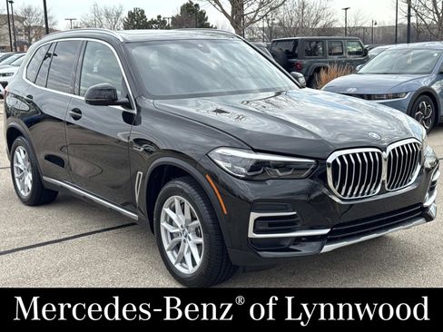 Used 2023 BMW X5 xDrive45e w/ Parking Assistance Package AWD/4WD image 3