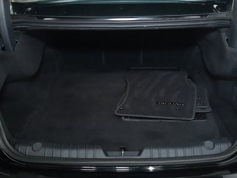 Used 2018 Jaguar XF Premium image 35