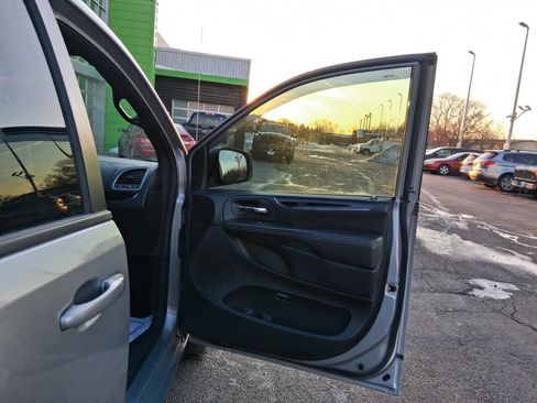 Used 2014 Dodge Grand Caravan SXT image 14