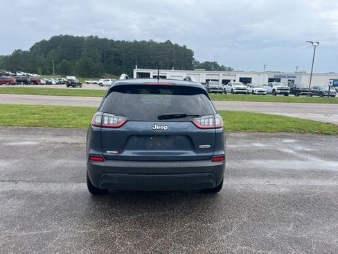 Used 2021 Jeep Cherokee Latitude FWD image 4