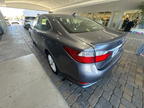 Used 2014 Lexus ES 300h w/ Luxury Package w/Bamboo Trim FWD image 4