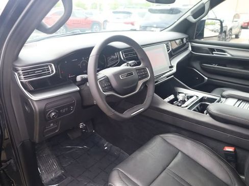 Used 2023 Jeep Wagoneer Series II AWD/4WD image 9