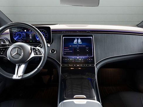 Used 2023 Mercedes-Benz EQE 350+ 4MATIC Sedan image 27