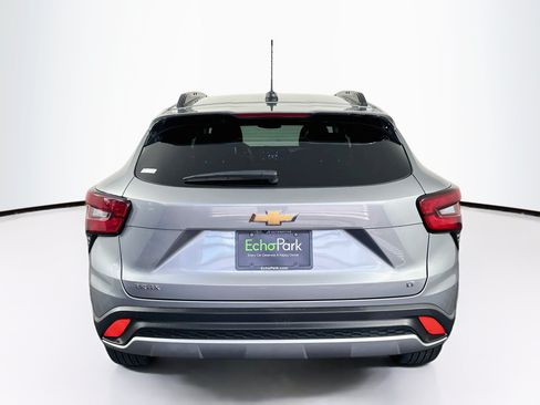 Used 2026 Chevrolet Trax LT FWD image 7