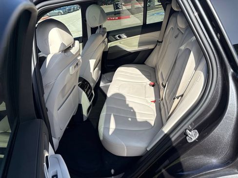 Used 2021 BMW X5 sDrive40i w/ Premium Package RWD image 19