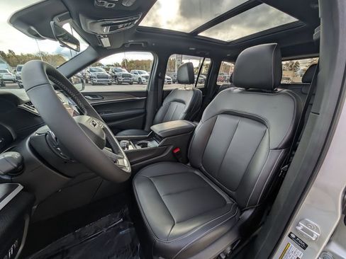 New 2025 Jeep Grand Cherokee Limited image 14