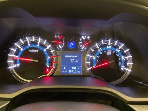 Used 2018 Toyota 4Runner SR5 AWD/4WD image 12