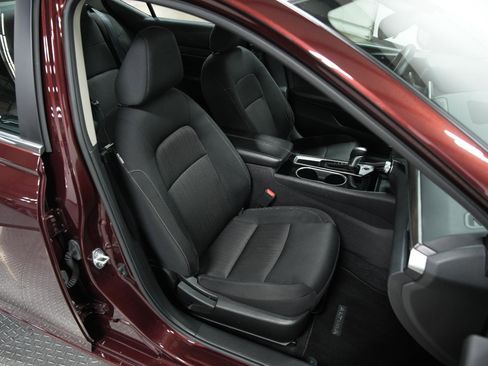 Used 2024 Nissan Altima 2.5 SV image 18