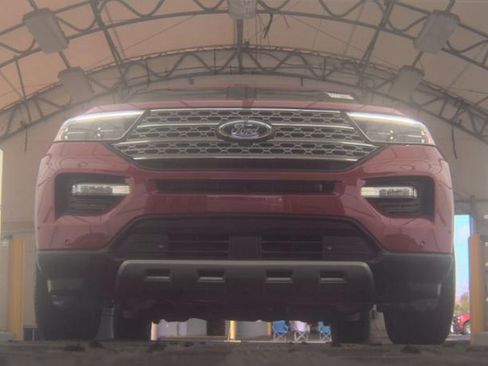 Used 2023 Ford Explorer Limited w/ Limited Technology Package RWD image 2