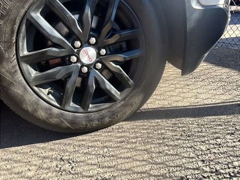 Used 2019 GMC Acadia SLT image 17