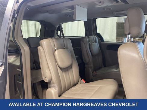 Used 2013 Chrysler Town & Country Touring FWD image 35