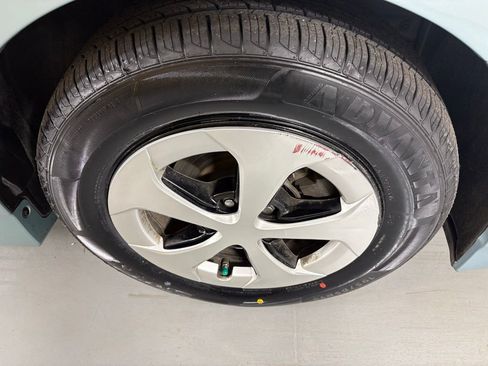 Used 2015 Toyota Prius Two image 11