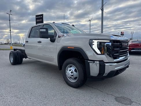 New 2026 GMC Sierra 3500 Pro w/ Convenience Package image 8