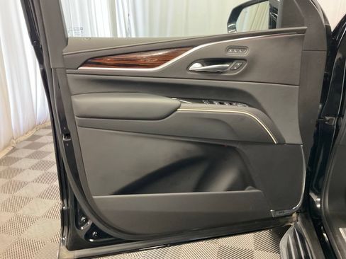 Used 2022 Cadillac Escalade Premium Luxury AWD/4WD image 10