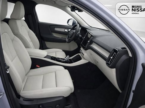 Used 2026 Volvo XC40 B5 Plus AWD/4WD image 11