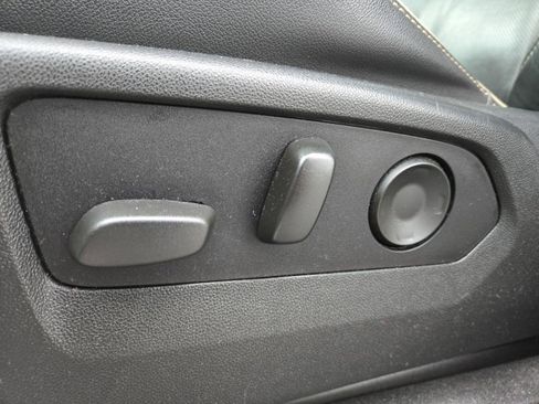 Used 2021 GMC Yukon XL SLT w/ SLT Luxury Plus Package image 9