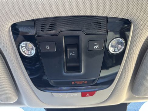 Used 2022 Kia Sorento S w/ Panoramic Sunroof Package FWD image 16