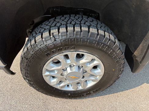 Used 2023 Chevrolet Silverado 2500 LT w/ Convenience Package AWD/4WD image 6