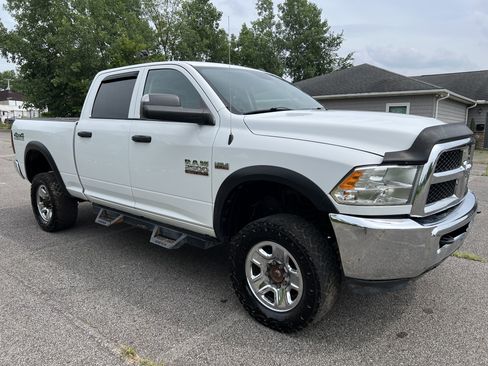 Used 2018 RAM 2500 Tradesman w/ Chrome Appearance Group image 10