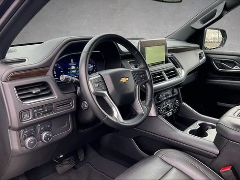 Used 2024 Chevrolet Suburban Premier image 12