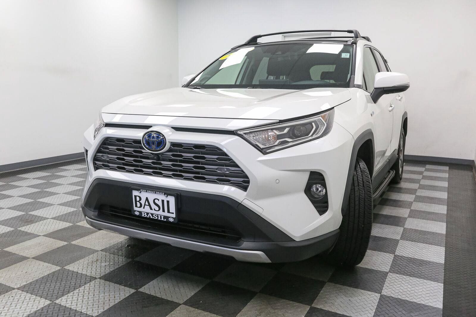 Used 2019 Toyota RAV4 Limited AWD/4WD image 4