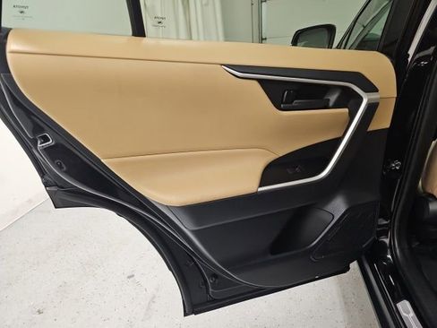 Used 2021 Toyota RAV4 LE image 28