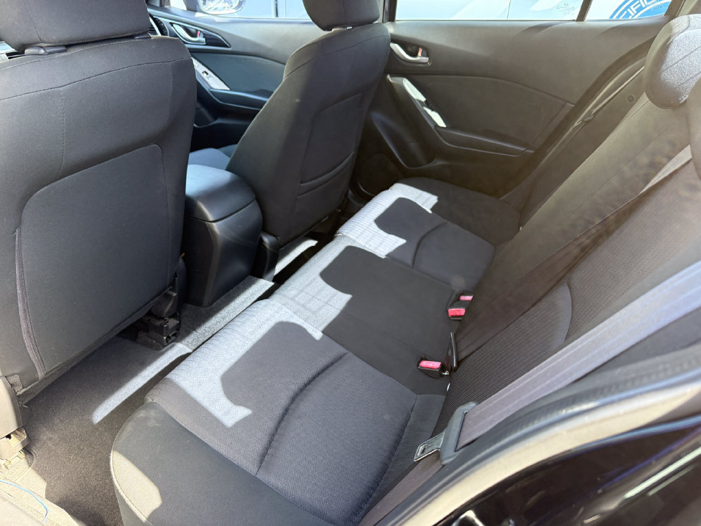 Used 2016 MAZDA MAZDA3 i Sport FWD image 4