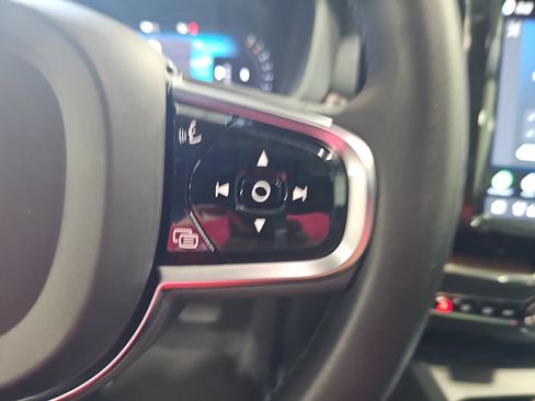 Used 2023 Volvo XC60 B5 Plus w/ Climate Package AWD/4WD image 18