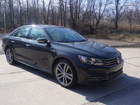 Used 2018 Volkswagen Passat 2.0T R-Line image 1