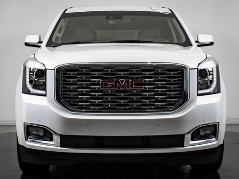 Used 2019 GMC Yukon Denali w/ Denali Ultimate Package image 2
