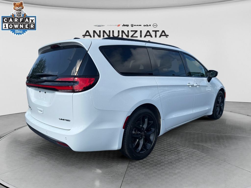 Used 2025 Chrysler Pacifica Limited FWD image 5