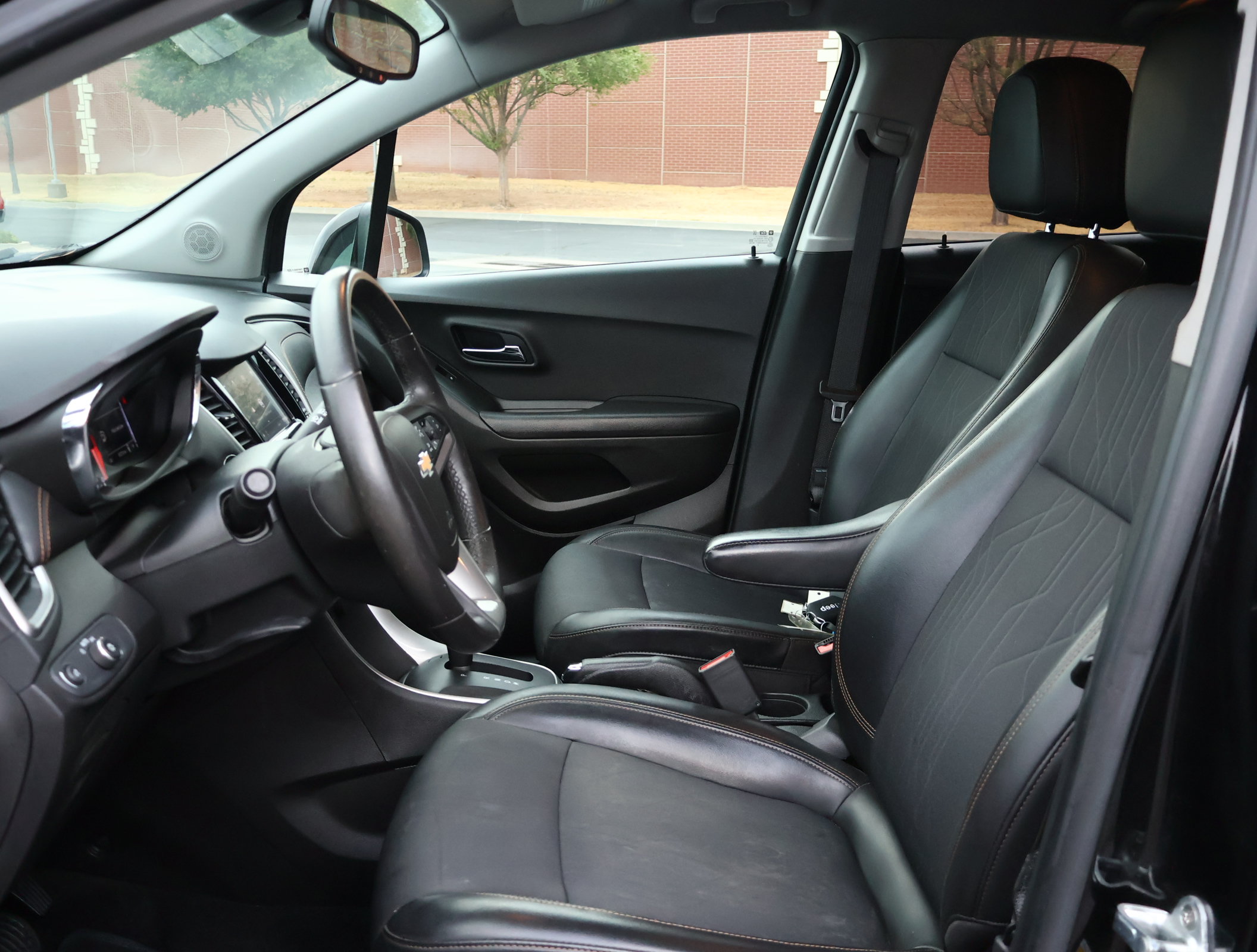 Used 2020 Chevrolet Trax LT w/ LT Convenience Package FWD image 10