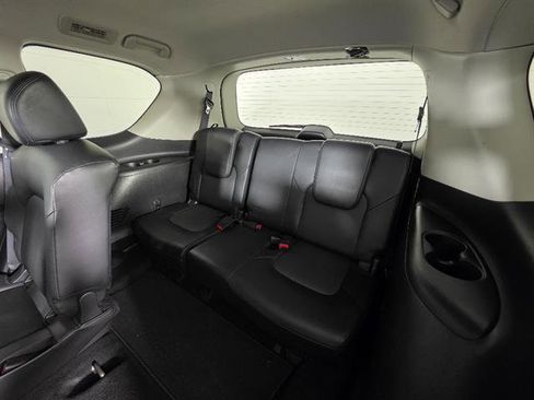 Used 2024 Nissan Armada SV image 28