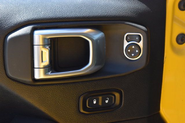 Used 2018 Jeep Wrangler Unlimited Sahara AWD/4WD image 13
