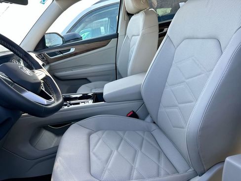 New 2025 Volkswagen Atlas SE image 38